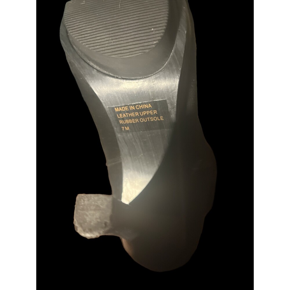 Woman's Size 7 Leather Boot - Picture 4 of 5